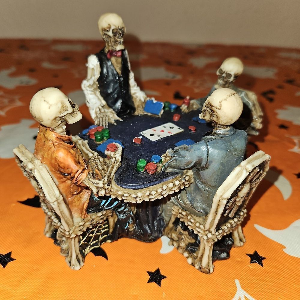 Skeleton Poker Table Figurine Table Decor - Picture 3 of 12